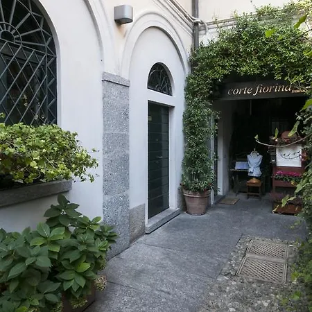 La Casa Nella Corte Lecco Exterior photo
